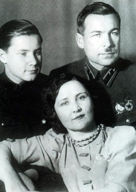 Леонид Говоров с семьёй.из фотоархива