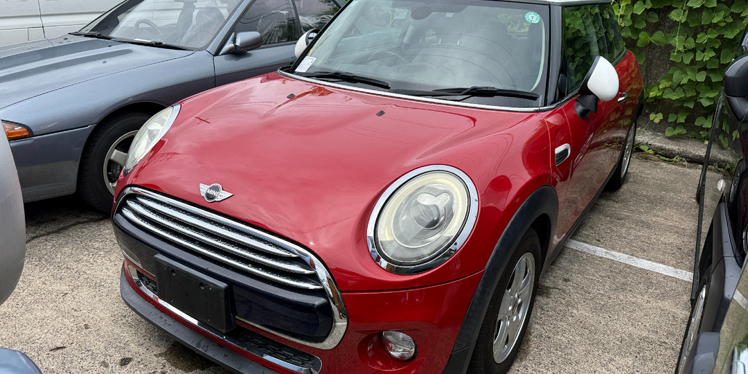 Купил MINI Cooper - 2017 год, пробег всего 22 000 км за 990 000 рублей.