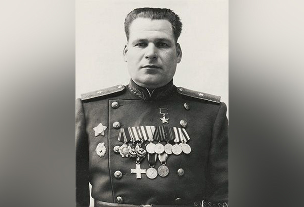 Герой Советского Союза генерал-майор Михаил Ильич Дука.
