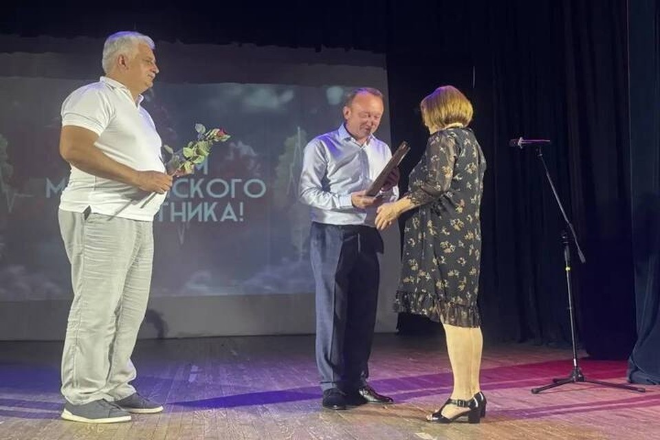    Медиков Бердянска наградили за их непростой труд. Фото: администрация Бердянска