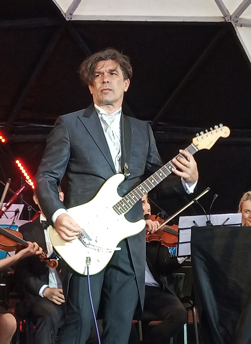 https://ru.wikipedia.org/wiki/%D0%A4%D0%B0%D0%B9%D0%BB:Yuri_Kasparyan_in_2019.jpg