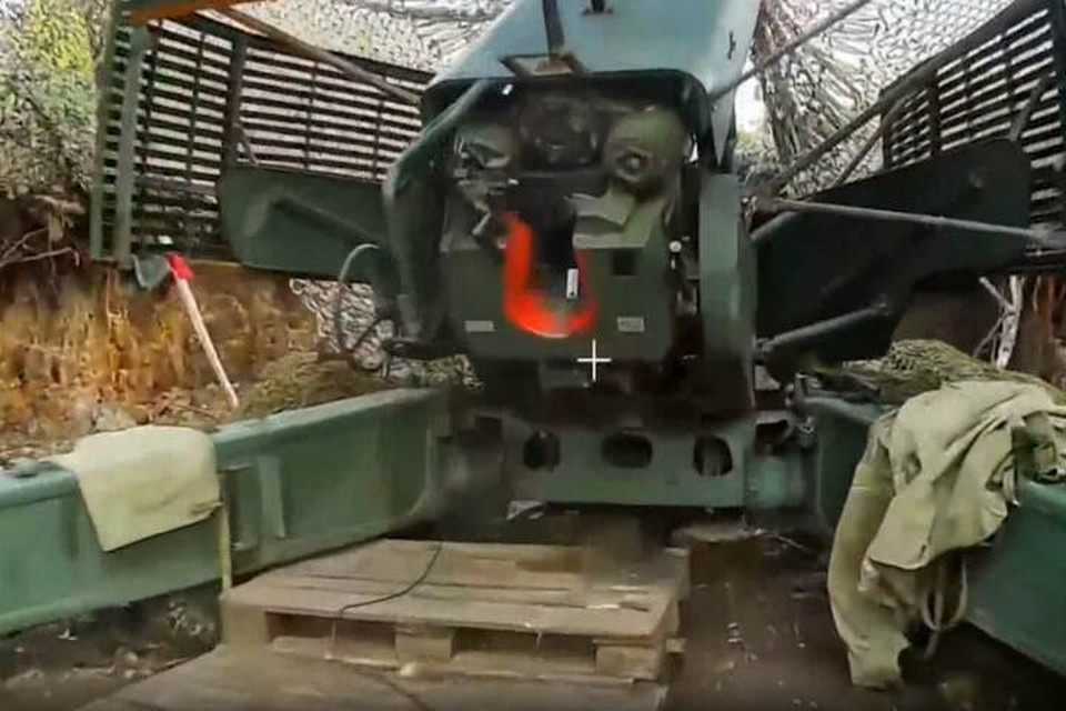    Дрон нацелился на казеннную чяасть вражеского орудия. Фото: Минобороны РФ