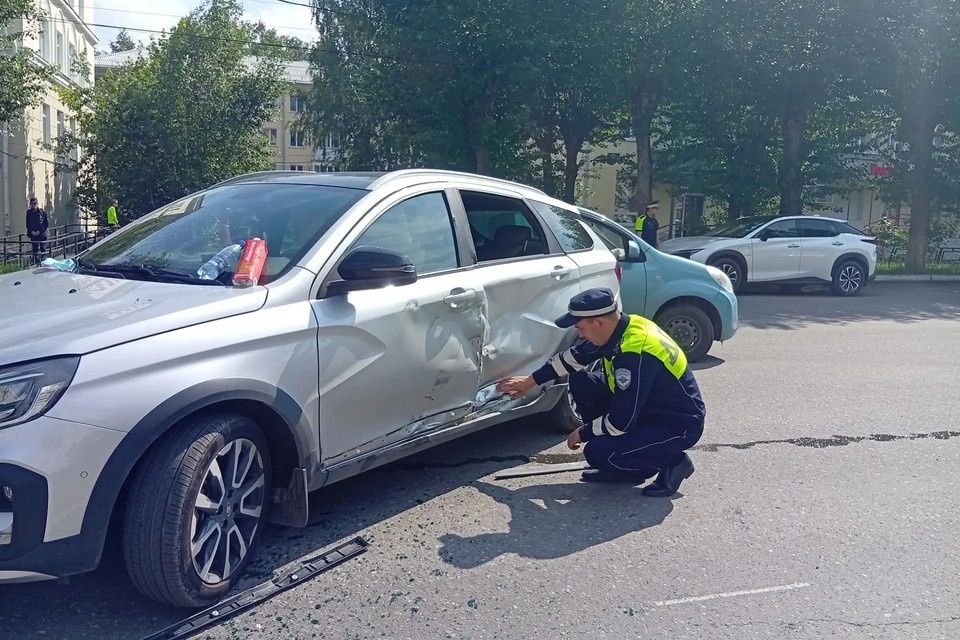    Автомобиль женщины получил повреждения. Фото: Госавтоинспекция Свердловской области