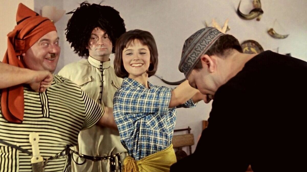   Кадр из фильма «Кавказская пленница, или Новые приключения Шурика» (1967, киностудия «Мосфильм», реж. Леонид Гайдай)