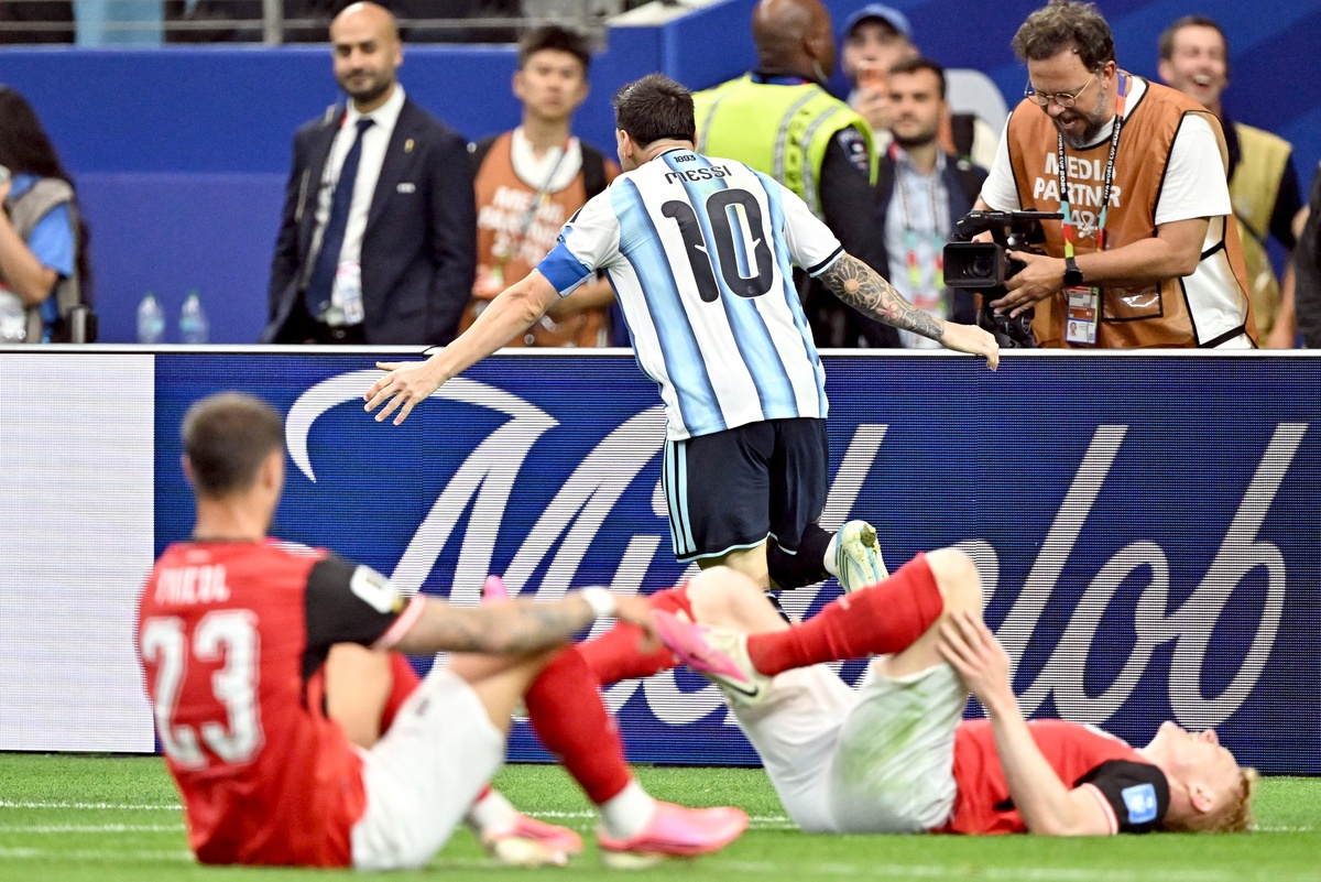    REUTERS
