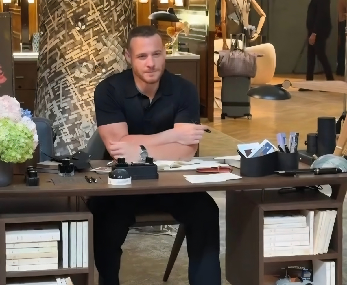 Мероприятие MontBlanc в Милане. Керем Бюрсин.🖋🩶