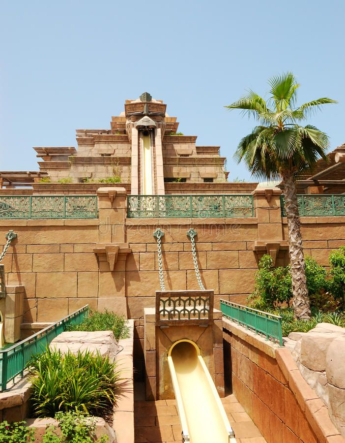 Aquaventure действительно самый масштабный и впечатляющий. Но если вы с ребёнком 4–7 лет, живёте далеко от Palm Jumeirah или не хотите целый день бегать по огромной территории, иногда Wild Wadi, LEGOLAND Water Park или Yas Waterworld могут быть логичнее.