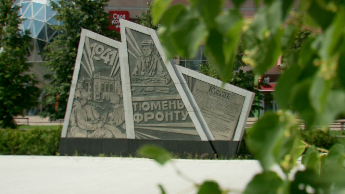 За этим и другими барельефами - детские судьбы 