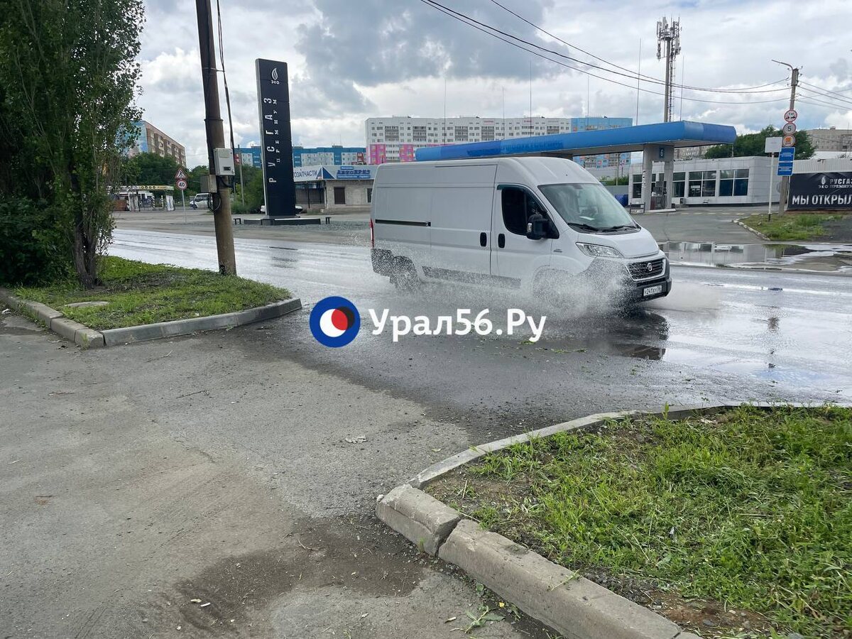    Канализационные воды в Орске сегодня утром затопили часть северного района города