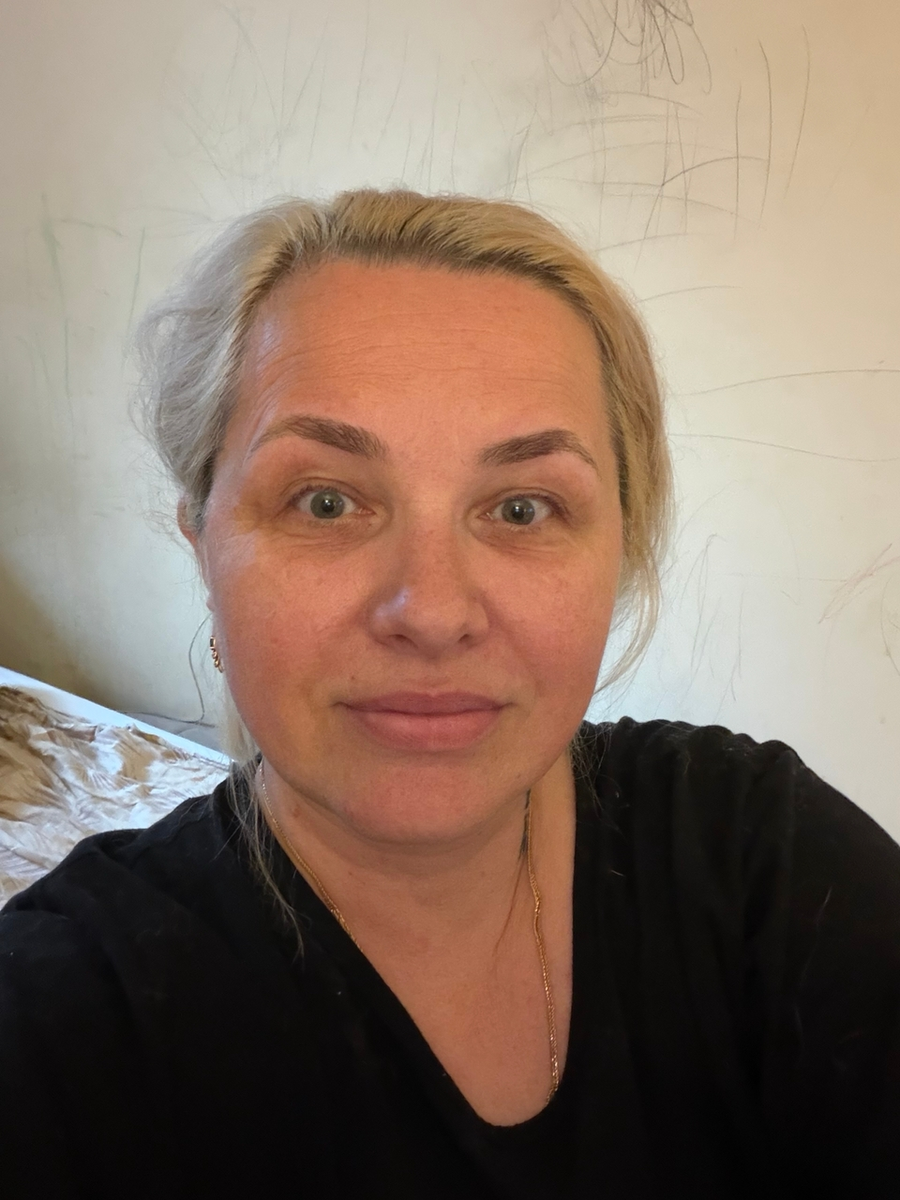 На голове бардак, на стене бардак, но на лице - комсомол и весна назло хейтерам