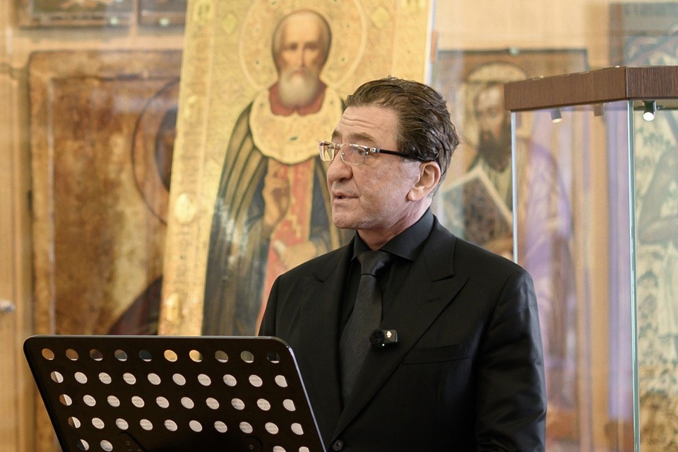    В Музей христианского искусства Троице-Сергиевой Лавры Лепс передал икону преподобного Сергия Радонежского середины XIX века. Личный архив