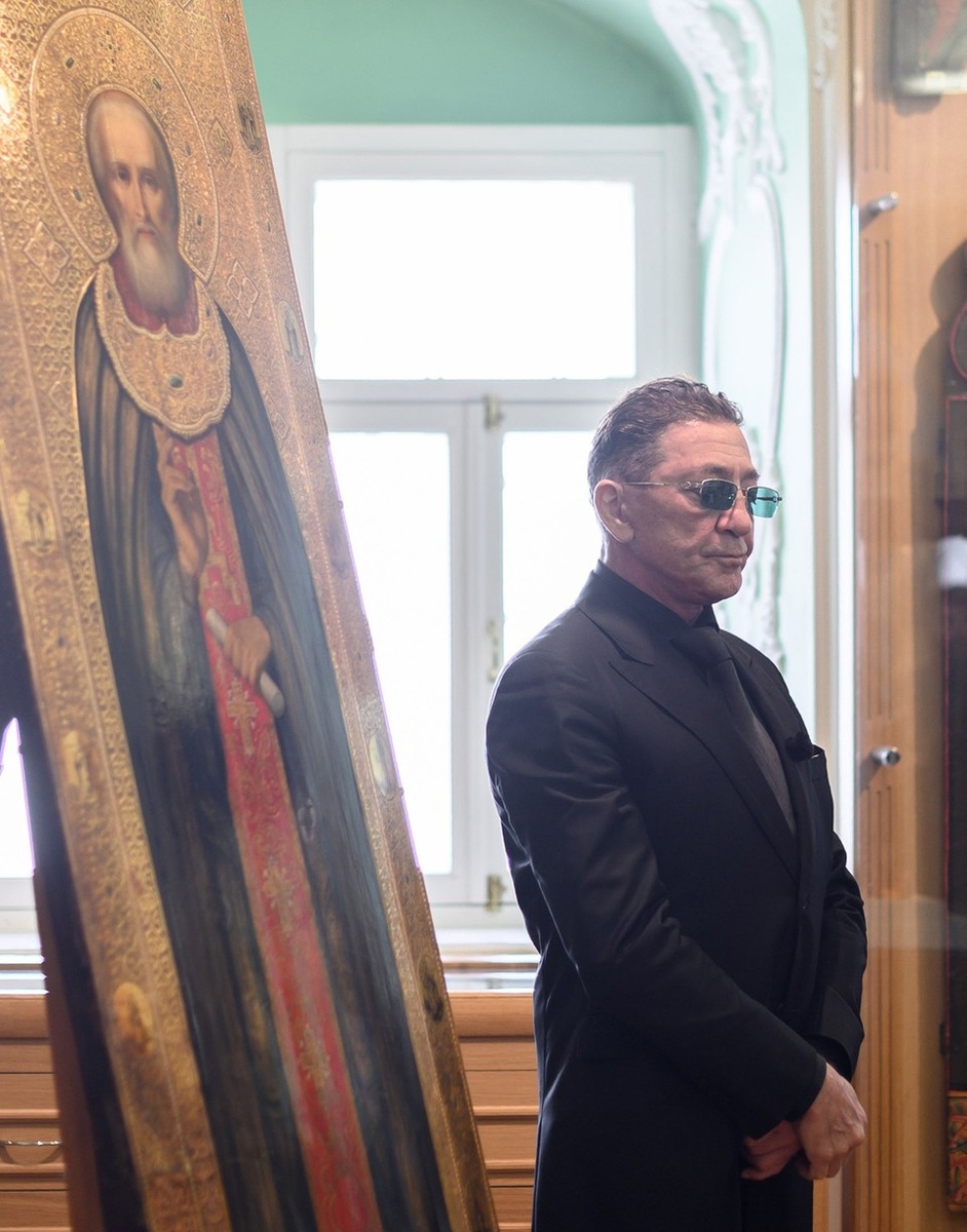   Певец передал в дар Троице-Сергиевой Лавре уникальную икону Личный архив