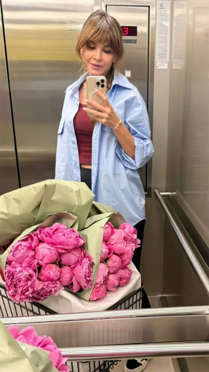    Лола Каримова с букетом пионов. Фото: соцсети