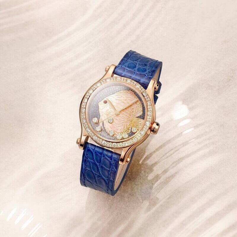 Часы Chopard Happy Fish из розового золота с сапфирами, перламутром и бриллиантами