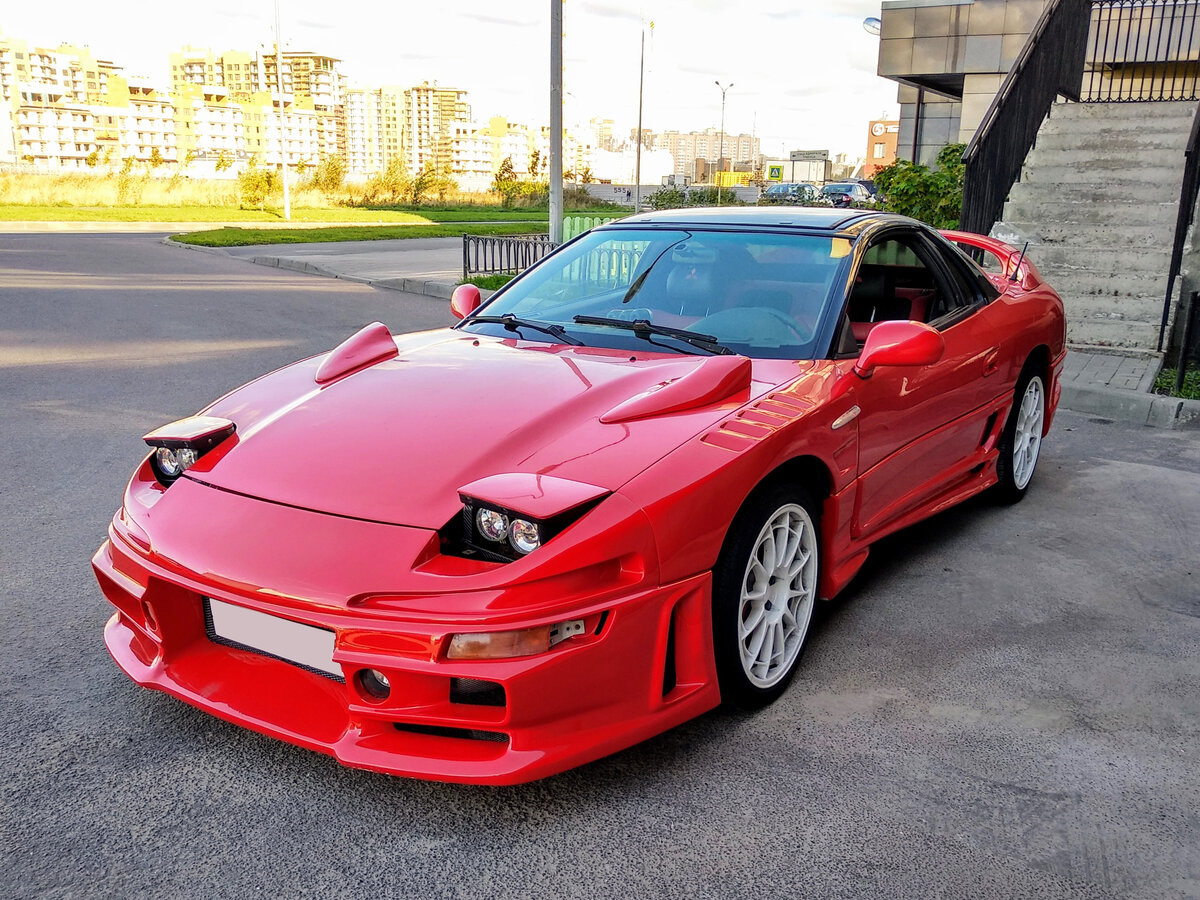 Первое поколение Первое поколение 3000 GT (1990–1993) с выдвижными фарами — именно такими его запомнили в Gran Turismo фото из открытых источников
