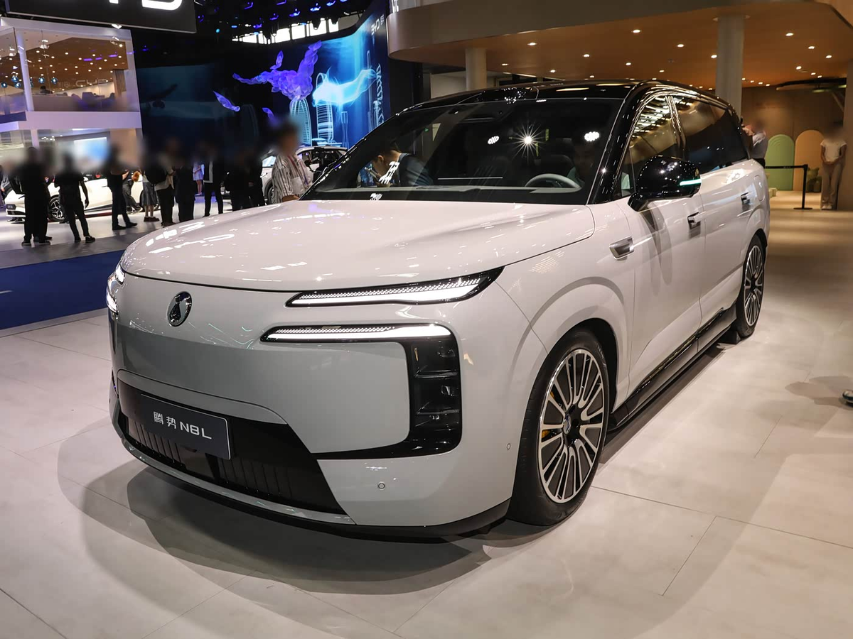 Новый BYD Denza N8L в исполнении 2026 года – Flash Charging Edition