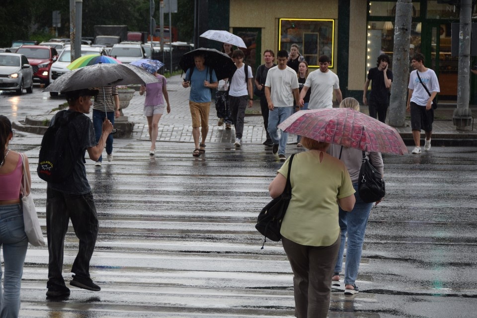    Центру города досталось меньше воды, а на Северном жители жалуются на залповый ливень. Екатерина РУДЕНКО