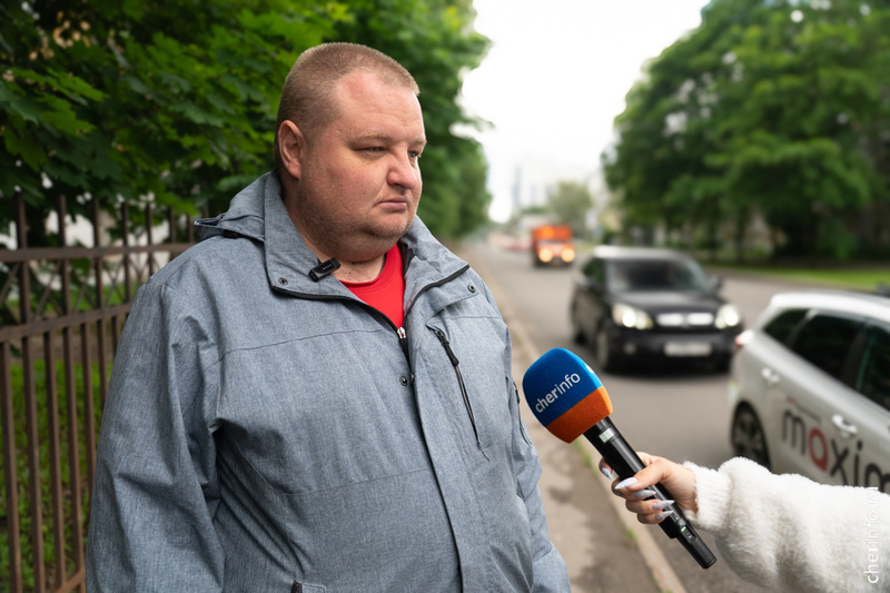    19 июня сотрудники "Спецавтотранса" размечали улицу Горького.