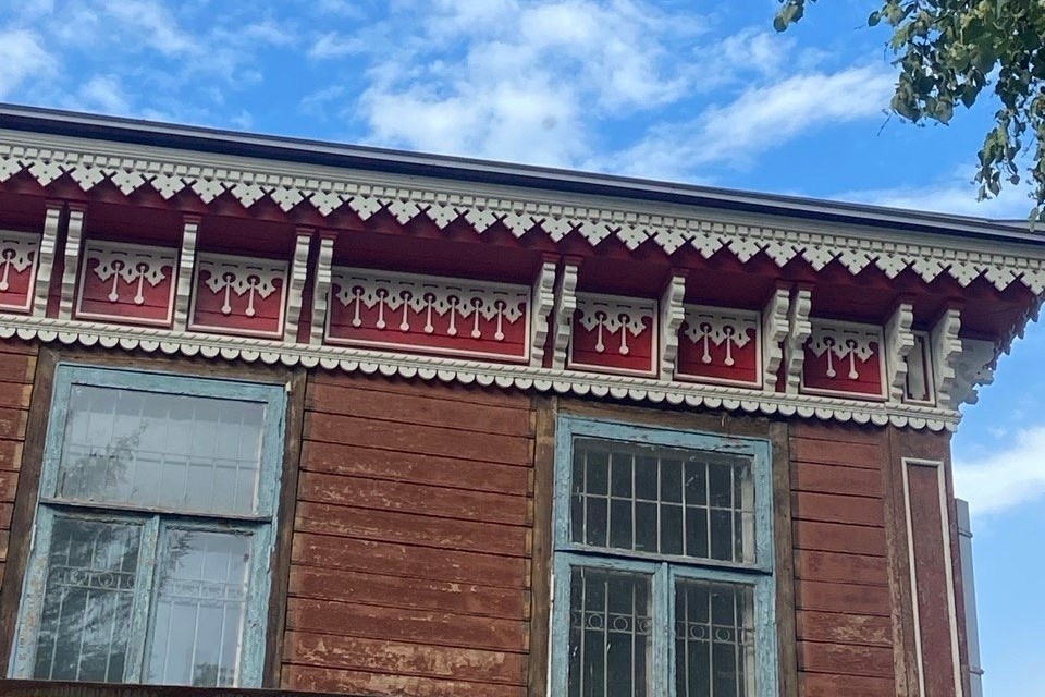    Декоративная резьба, демонтаж которой привлек внимание рязанцев прошлой осенью, уже воссоздана. Фото: https://vk.com/kamenniyvek