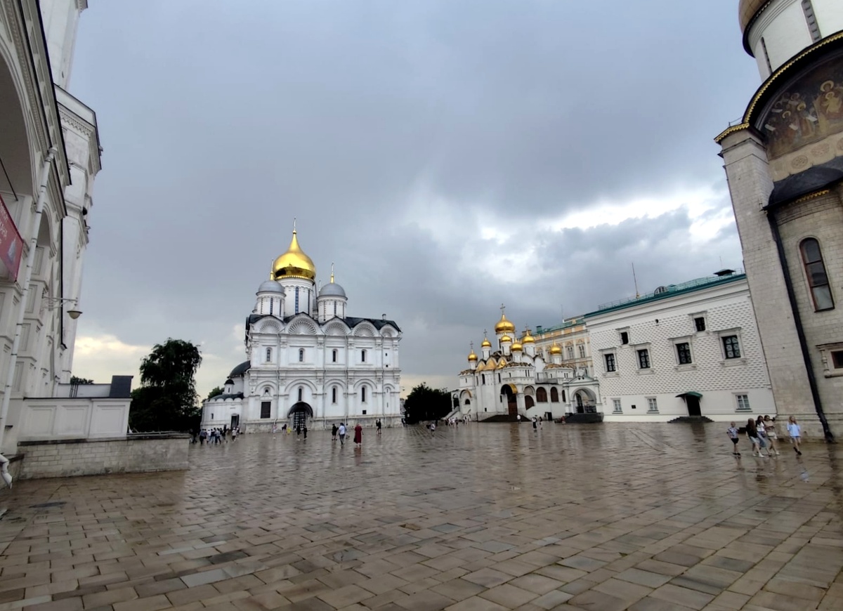 Соборная площадь Кремля