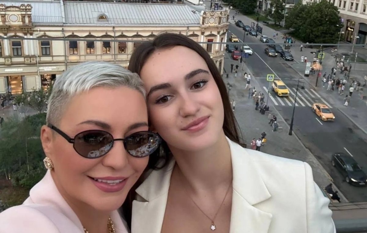    Дочь Кати Лель станет врачом-стоматологом