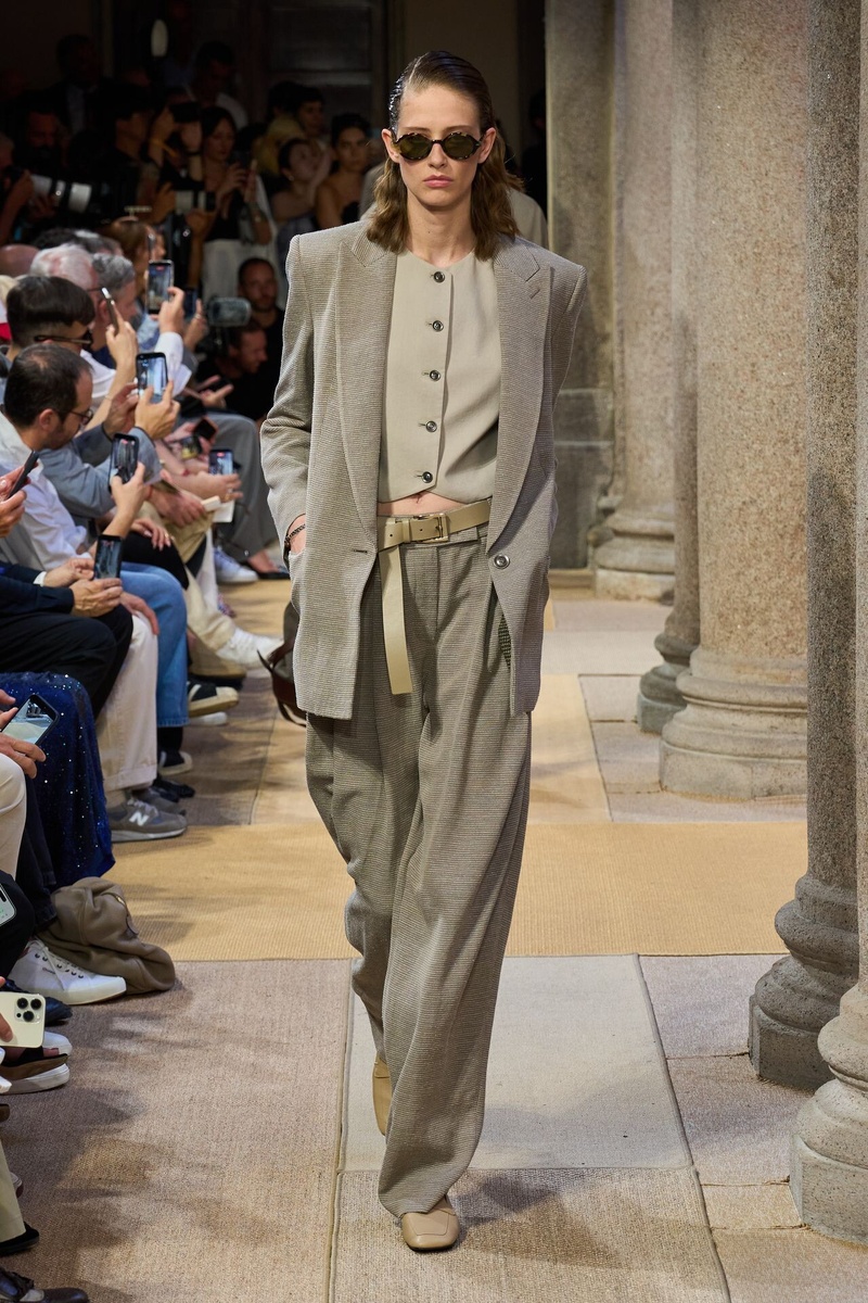 GIORGIO ARMANI - коллекция Cruise 2027 на Неделе моды в Милане