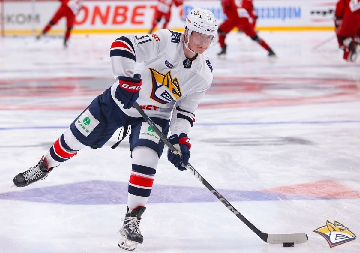 https://magnitka-sport.ru/blog/hockey/44109-yubileynoe-chislo-matchey-sigral-hokkeist-metallurga-petunin