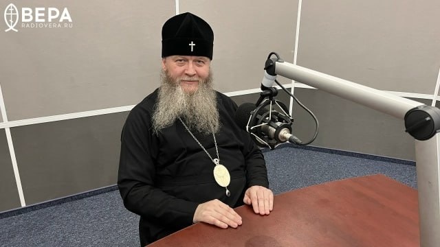 В программе «Светлый вечер» на Радио ВЕРА Кира Лаврентьева беседует с митрополитом Луганским и Алчевским Пантелеимоном о жизненном пути