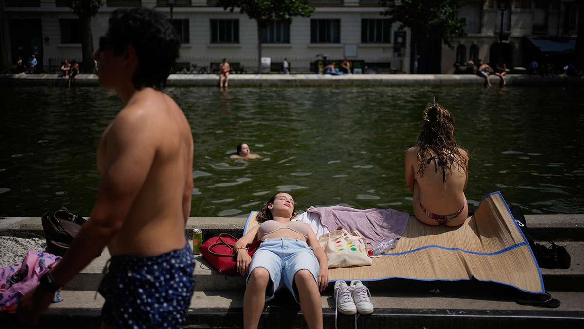   Christophe Ena / AP