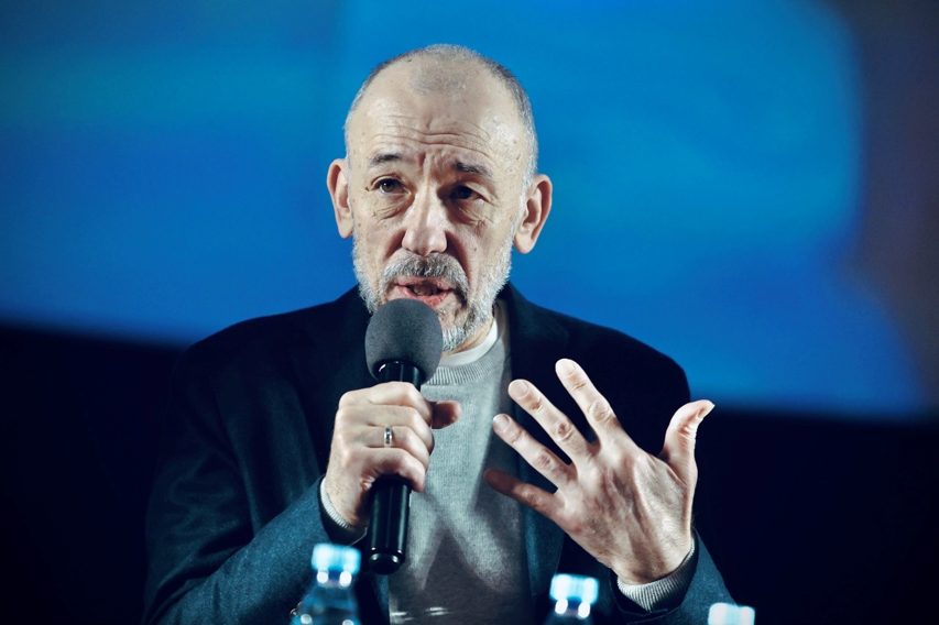 Режиссёр Сергей Дебижев