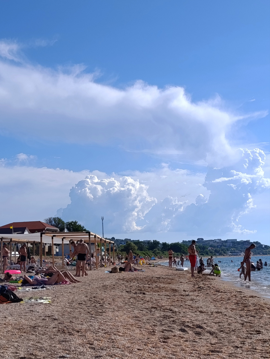 Пляж в Щёлкино. Фото автора. 