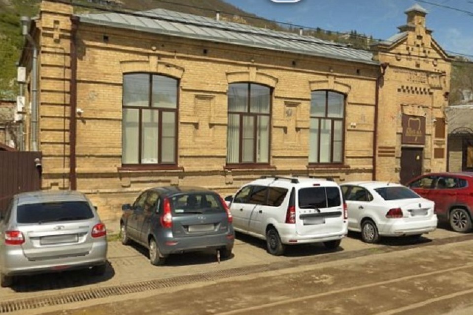    Здание бывшего одноклассного городского училища в Пятигорске. Фото: яндекс карты.