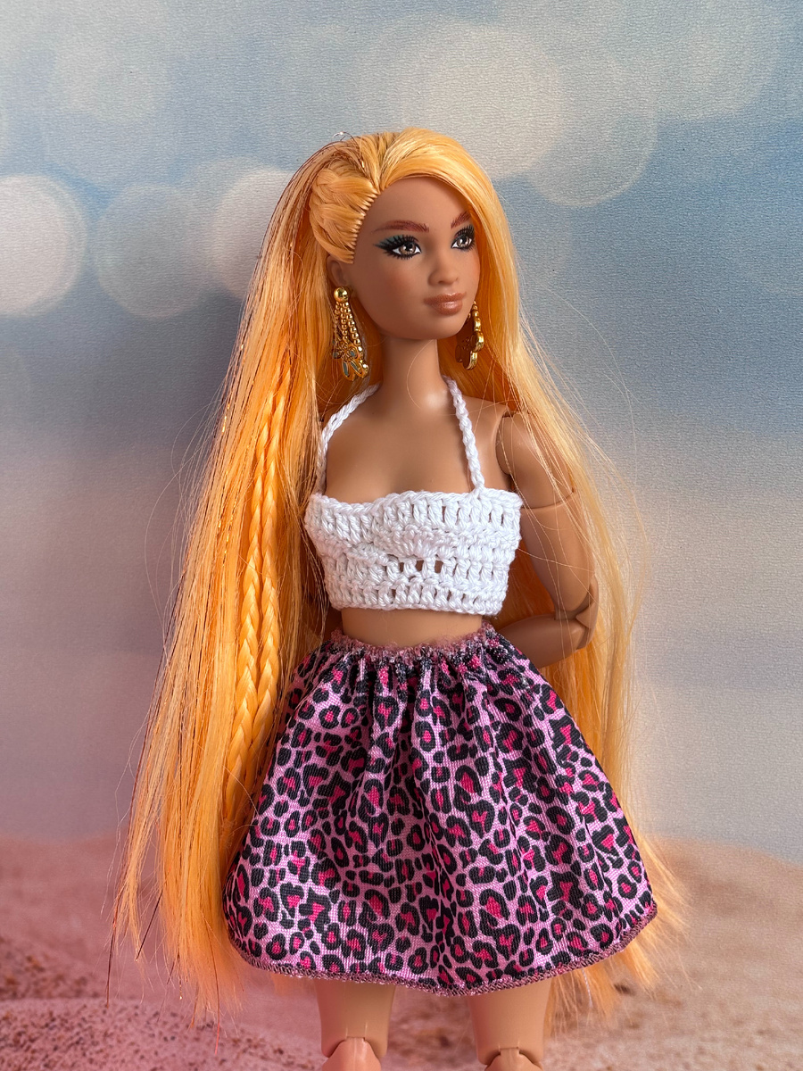 Barbie Extra Fancy Flower Doll (HHN14) на теле йоги Медеи