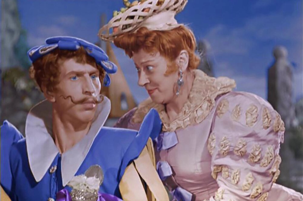    Сергей Филиппов и Фаина Раневская. Кадр из фильма «Золушка» (1947)