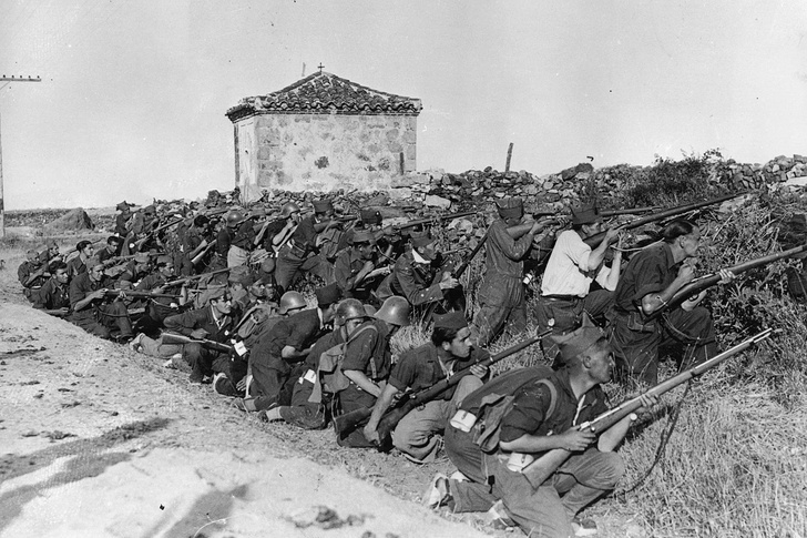    Повстанческие войска в Испании, около 1936 года   
Keystone/Getty Images