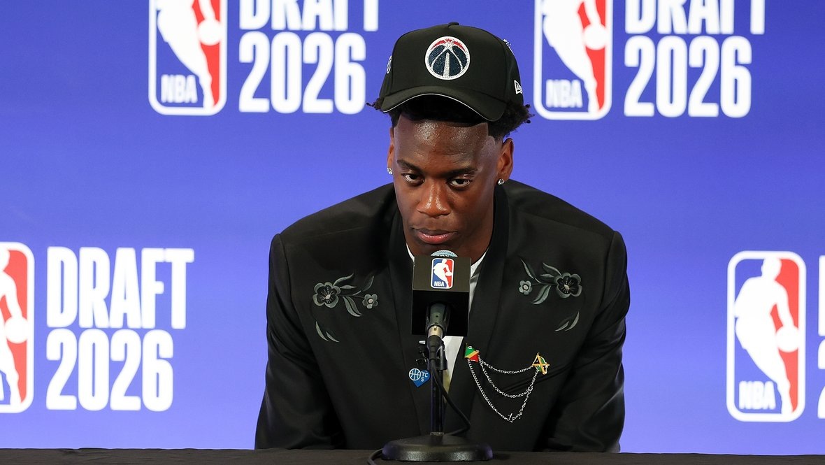    Эй Джей Дибанца. Getty Images