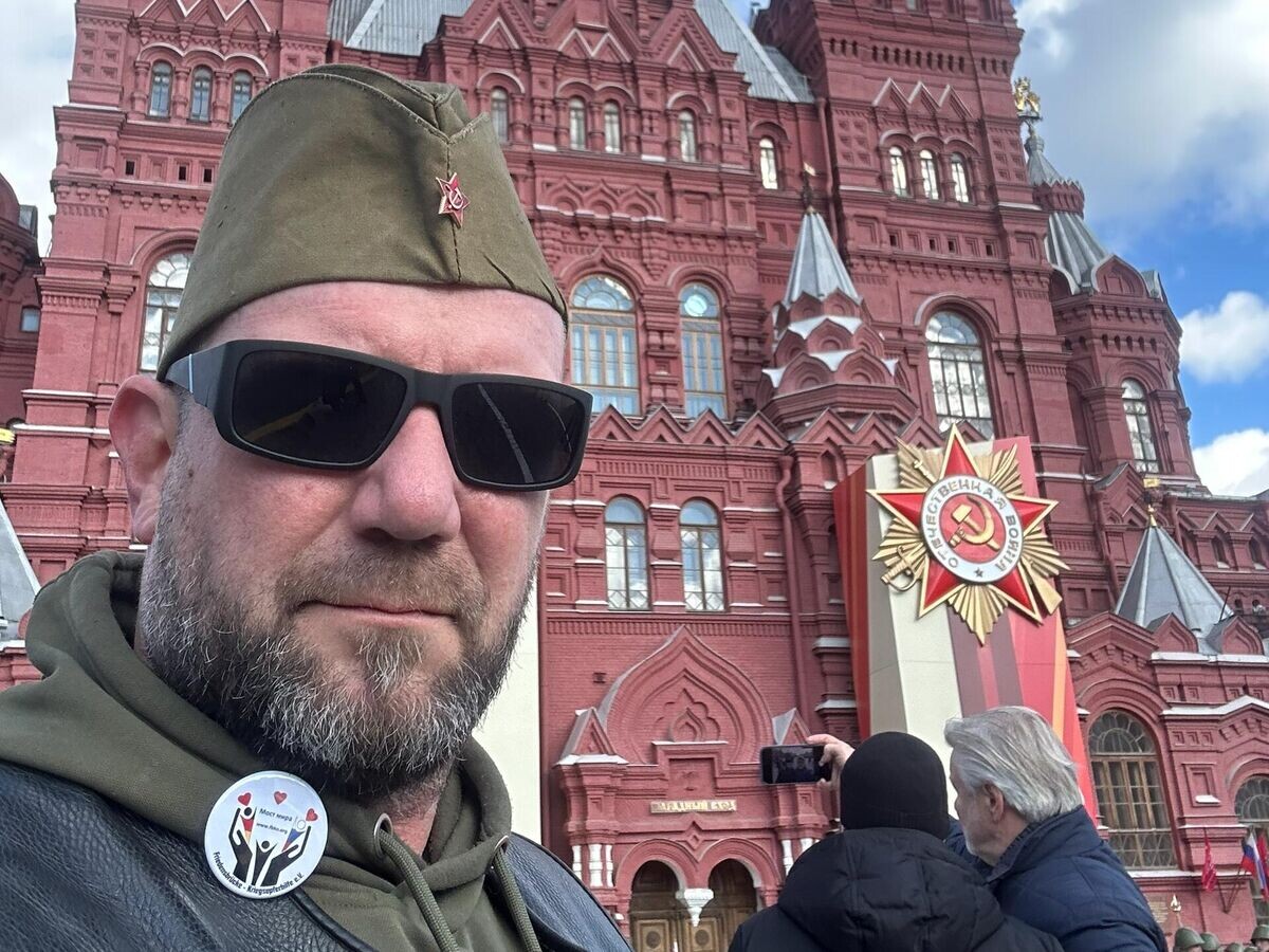    Свен на параде Победы 9 мая 2025-го на Красной площади | © Фото из личного архива Свена Свенсона