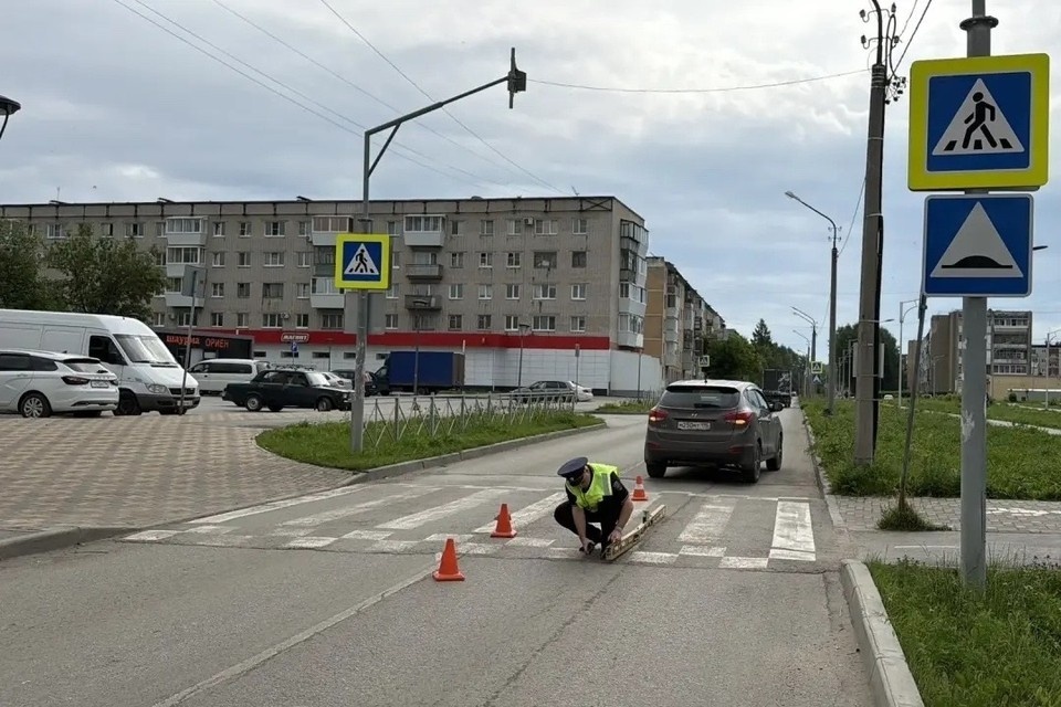    Сотрудники Госавтоинспекции проводят проверку по факту ДТП. Фото: Госавтоинспекция Свердловской области