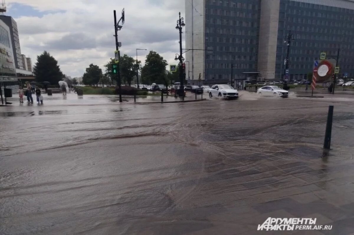    В Коми энергетики перешли на особый режим работы из-за урагана и ливня