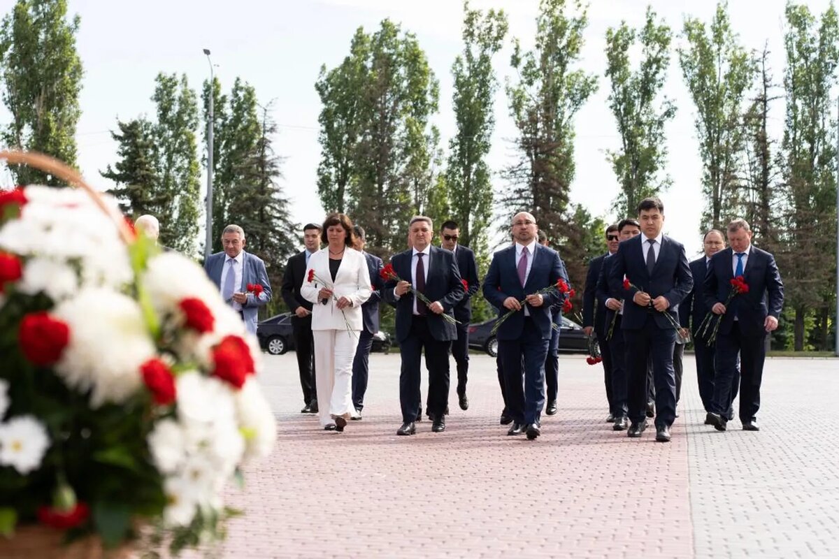 Посол Казахстана в России Даурен Абаев посетил Саратовскую область
© Photo : Посольство Казахстана в России