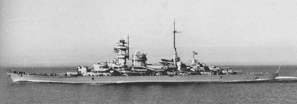 Немецкий тяжёлый крейсер «Блюхер» идёт в море, 1940 год.