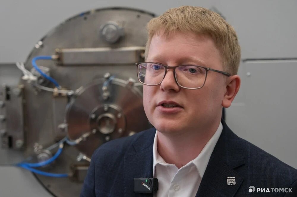    Руководитель опытного участка никелирования кобальта в ТПУ Дмитрий Сиделев, © РИА Томск. Никита Гольцов