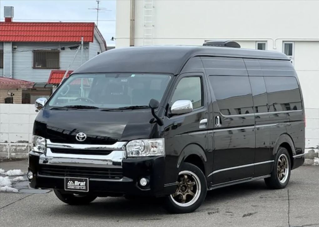 Автодом из Японии на базе высокого Toyota Hiace