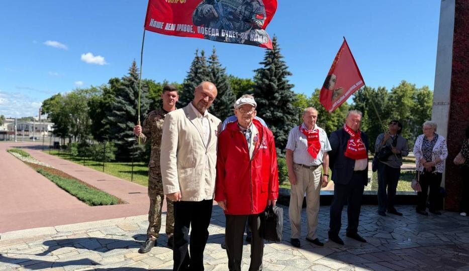 «ТОЛЬКО СОЦИАЛИЗМ СПАСЕТ МИР ОТ ВОЙН!»: В НИЖЕГОРОДСКОЙ ОБЛАСТИ КОММУНИСТЫ ПОЧТИЛИ ПАМЯТЬ ГЕРОЕВ ВЕЛИКОЙ ОТЕЧЕСТВЕННОЙ ВОЙНЫ