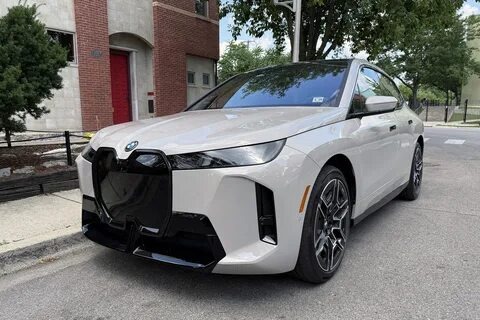 BMW iX 2026 — когда премиум-класс становится полностью электрическим