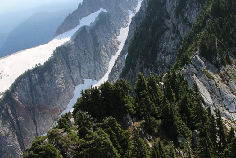 Вершина горного хребта  пик Вестер https://www.nbcnews.com/feature/missing-in-america/experienced-hiker-samantha-sayers-still-missing-weeks-after-going-solo-n904296
