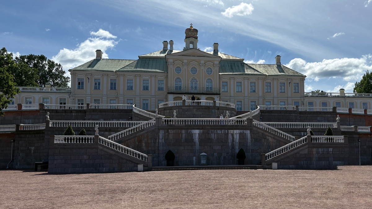 Фото автора. Большой ( Меншиковский дворец)