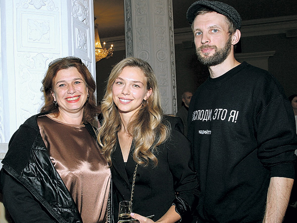 https://www.eg.ru/showbusiness/4026742-taisiya-vilkova-pohoronila-mamu/