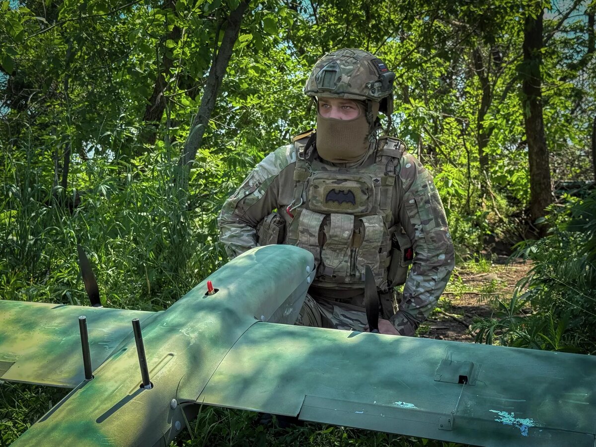 Военнослужащие расчета беспилотного летательного аппарата "Молния-Р" группировки войск "Центр" © Сайт минобороны РФ