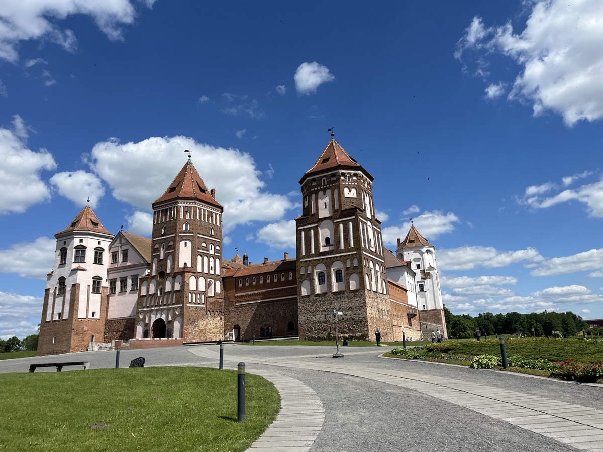 Внешний вид замка Мир в Белоруси. Фото автора